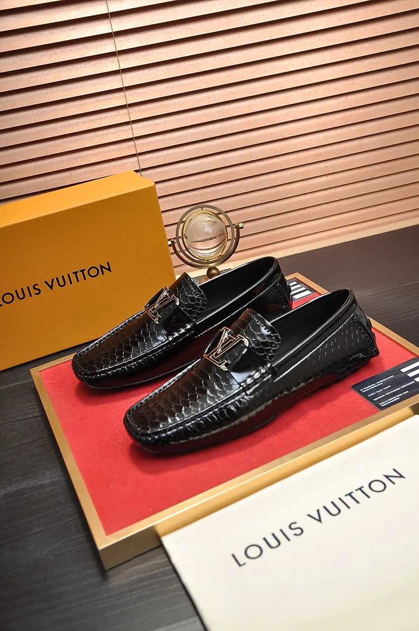 Men's men's shoes 💰420💶 [LV Doudou shoes] (water-dyed cowhide lining) new model is on the market, available on the official website. The new Doudou shoes are processed into single-color materials, and the uppers are made of imported horsehide leather. The body of the shoe is fully hemmed with mark thread, and is lined with imported original cowhide leather. The elegant shoe shape is super suitable for all-matching, and the size is 38-44.